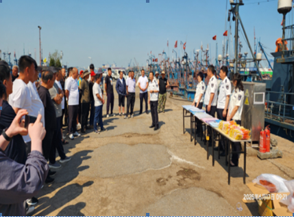 辽宁省海洋与渔业行政执法总队在黄海码头举办“安全生产月宣传咨询日”活动 